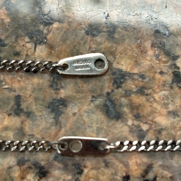 LOUIS VUITTON Adjustable Collier LV
Upside Down Necklace M62683 - Picture 8 of 10